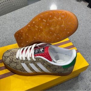 Gucci Beige and White Athletic Shoes